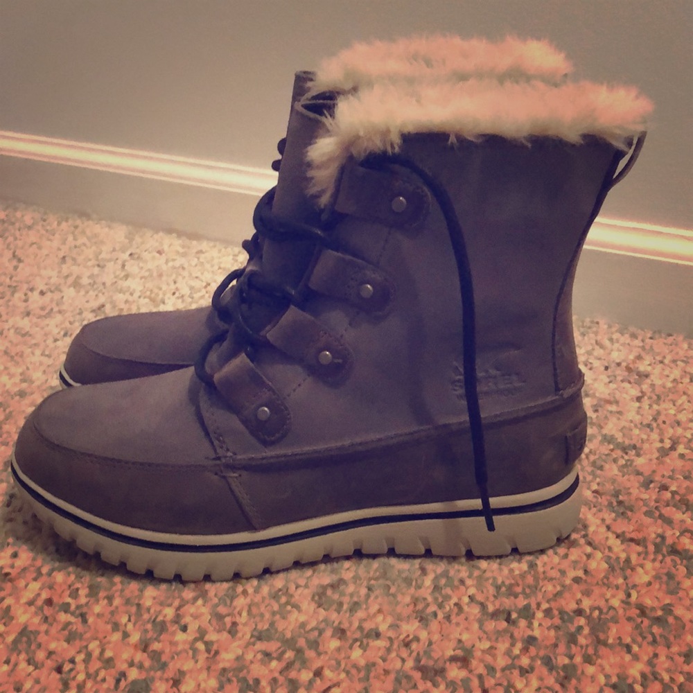 NWT SUPER CUTE SOREL BOOTS!